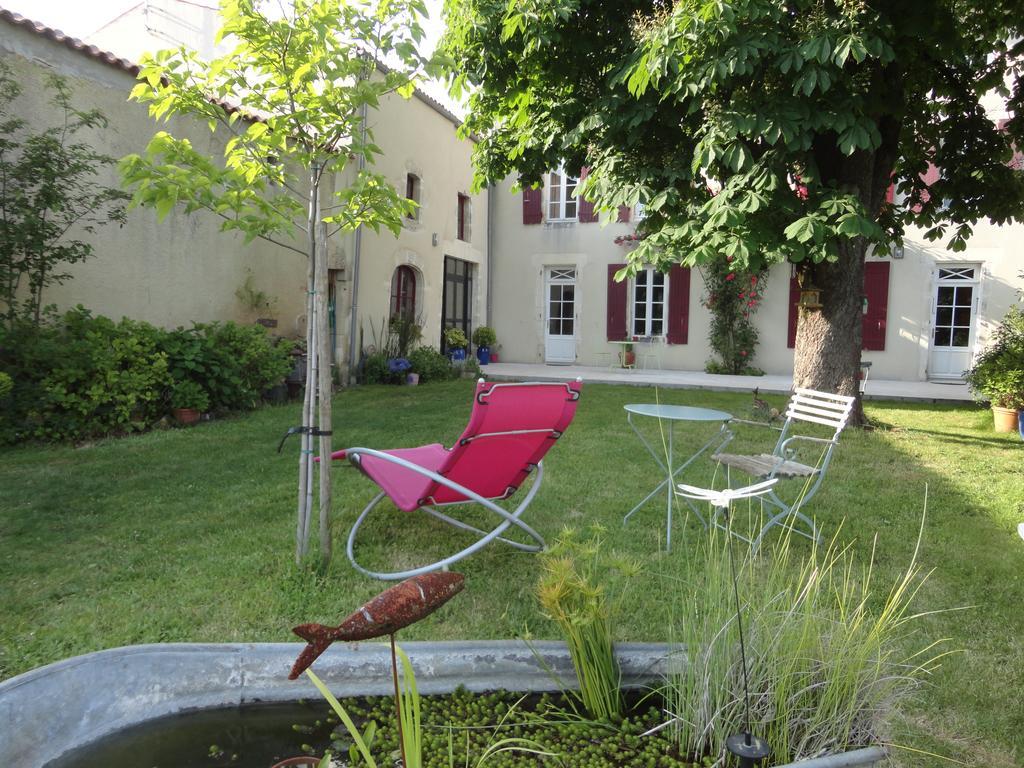 Le Logis De La Poupeliere Vouhé Exterior foto