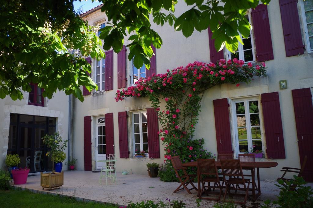 Le Logis De La Poupeliere Vouhé Exterior foto