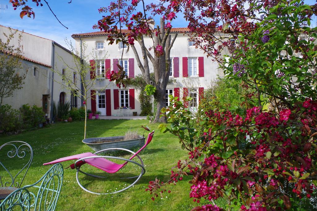 Le Logis De La Poupeliere Vouhé Exterior foto