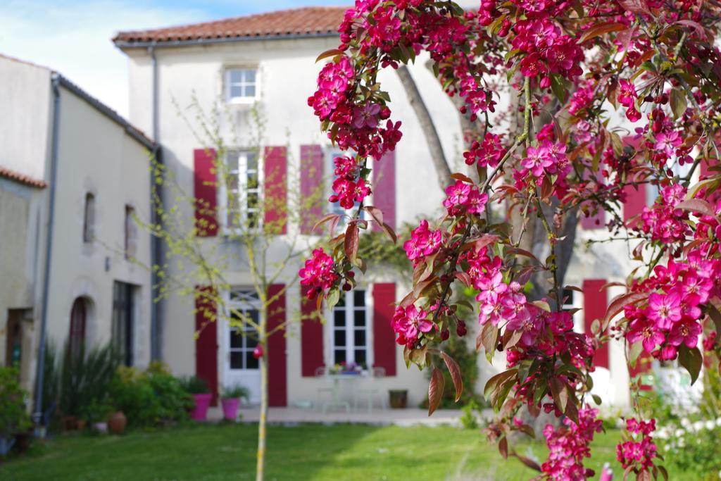 Le Logis De La Poupeliere Vouhé Exterior foto
